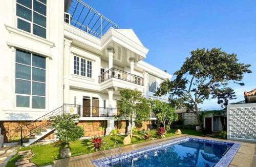 Sidomulyo Villa | Villa putih 10 kamar