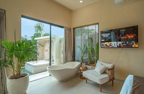 Cemagi Villa | Villa Seabel - AYO 5, Chic 2BR Tropical Getaway in Seseh, Close to Beach