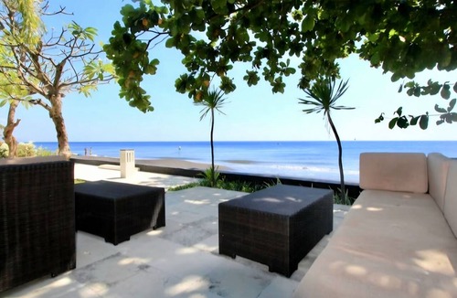 Lokapaksa Villa | VILLA TERANG BULAN: Luxury Private 4BR Tropical Beachfront Villa w/Staff & Pool