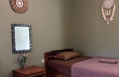 Hu'u House | Vivian's Lakey peak homestay