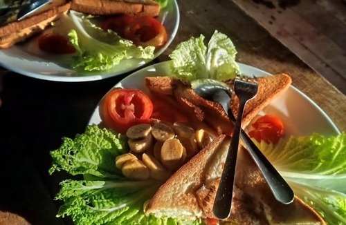 Moni Cabin | Watuburu Cottage & Restaurant