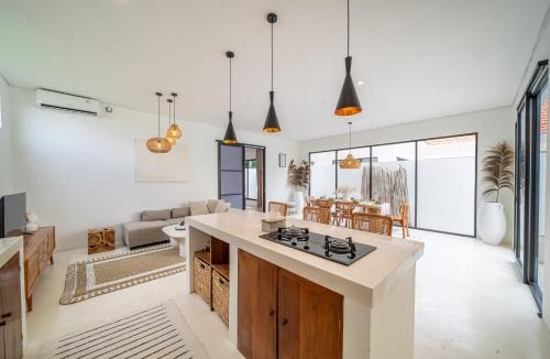 Ungasan Villa | White Manta Villa - Tropical Family Retreat with Pool&Outdoor Lounge