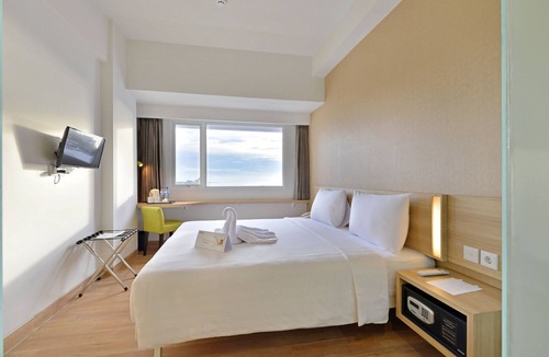 Makassar Hotel | Whiz Prime Hotel Hasanuddin Makassar