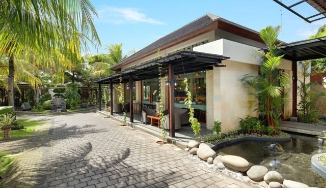 1 BR Suite Villa with a private pool, FREE return airport transfers