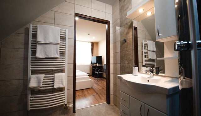 3 bedrooms with separate bathrooms, Wellness area with Solarium and Jacuzzi in Királd