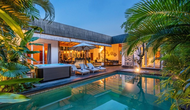 3BR Tropical Villa | Pool, Jacuzzi & Canggu