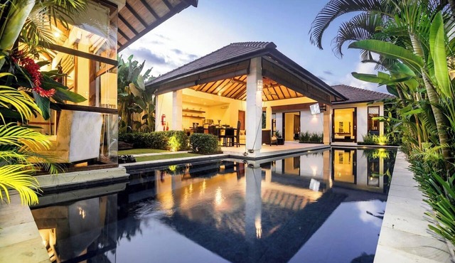 5-bedroom private villa in Seminyak, offering daily breakfast, full-time private chef, airport transfers, complimentary massages, housekeeping, and a dedicated driver. in Seminyak