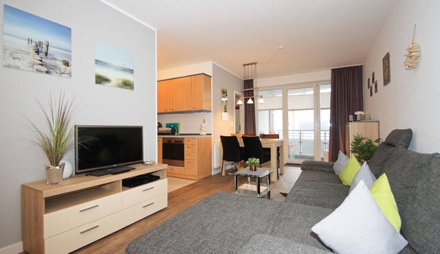 A sunny, well-maintained apartment on the 1st floor. in Heiligenhafen