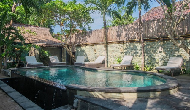 ADULT ESCAPE, Serene 1-bedroom bungalow with AC in beautiful Bali