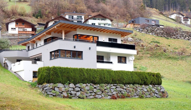 Apartment 'Apart Löffler' with Mountain View, Shared Terrace and Wi-Fi in Kappl