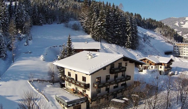 Apartment with balcony and ski storage in Saalbach-Hinterglemm