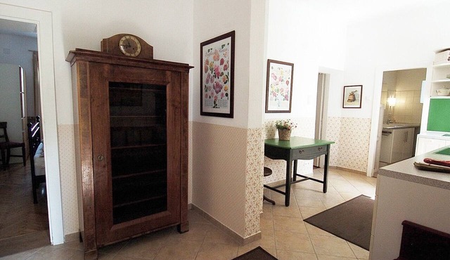 Apartment 'Bioweingut Hauerhof 99 - 3' with Private Terrace, Wi-Fi, and Air Conditioning in Klosterneuburg