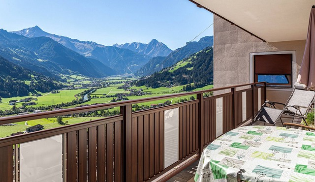 Apartment "Dornauer" with Mountain View, Wi-Fi & Balcony in Zellberg