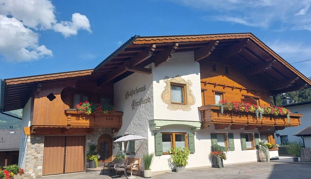 Apartment “Gästehaus Christoph” with Mountain View, Balcony and Wi-Fi in Ried im Zillertal