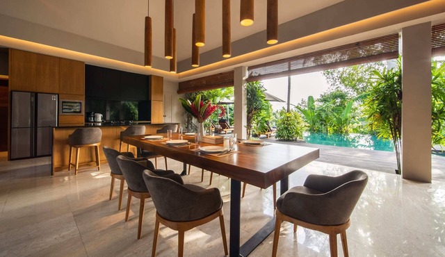 Astonishing Jungle Villa, 4 BR, Ubud With Staff in Ubud