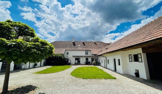 Auszeit am Modernen Vierkanthof in Diendorf am Kamp
