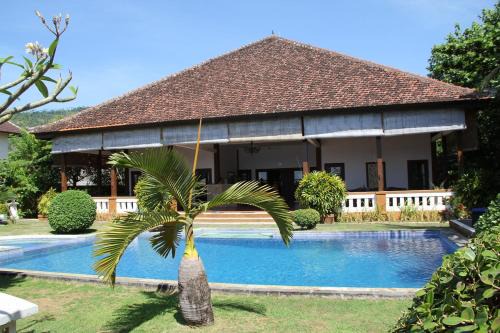Bali Vakantie Verhuur - Beach Villa Mimpi, Mount Agung view, Amed, Bali in Ambat