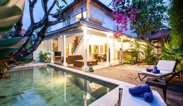 Beautiful 3 Bedroom Private villa with Tropical Vibes in the Heart of Seminyak