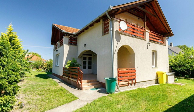 Beautiful private villa for 10 people with A/C, WIFI, TV, patio and pets allowed in Marcali