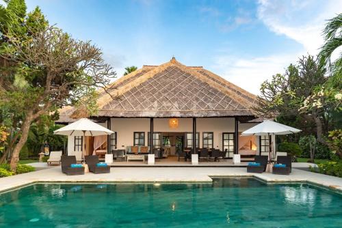 Bersama - luxury beachfront villa!