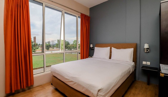Blitz Hotel Batam Near Sultan Mahmud Ri'ayat Shah Mosque