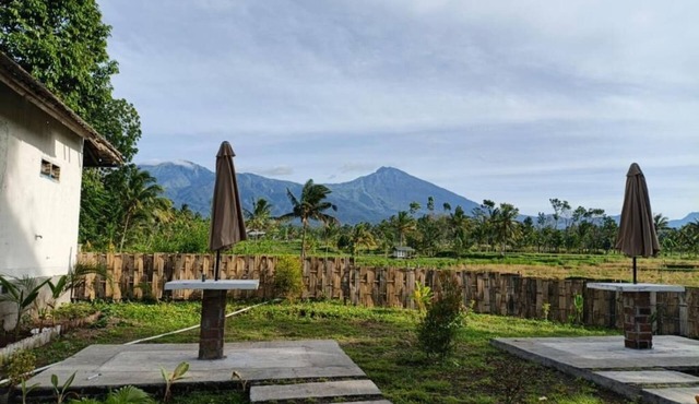 Botanika Estate