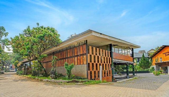 Bwalk Hotel Family Suite in Malang