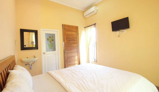 Capital O 94011 Binhari Guest House