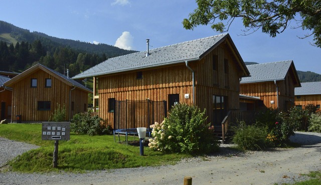 Chalet # 12a with 4 Bedrooms, IR sauna & whirlpool in St. Georgen am Kreischberg