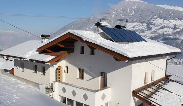 Charming holiday home near the ski resort in Kaltenbach