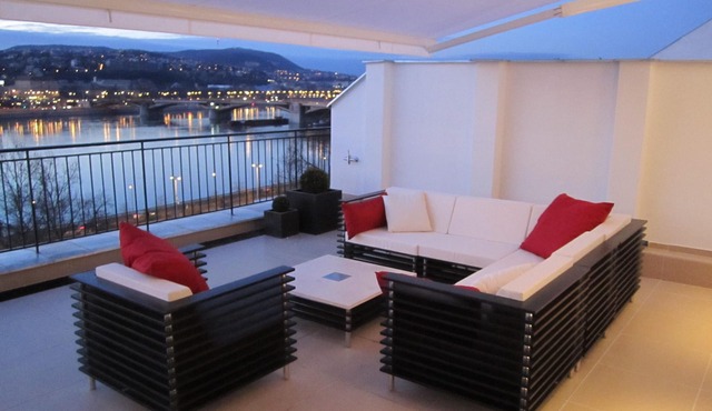 City penthouse with unique view over the Danube and the mountains of Budapest in Budapest