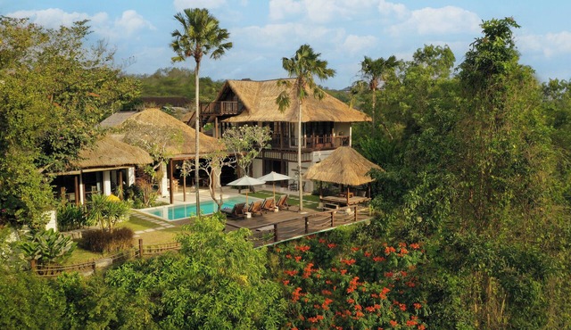 Cliffside Greenery View 3BR Pool Villa Jimbaran