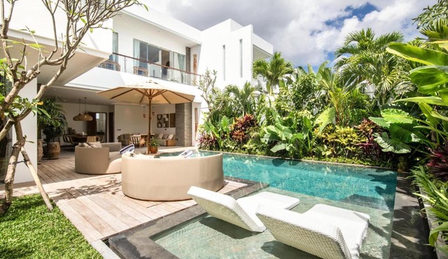 Coastal Elegance 4BR Villa, 400m to Finns,