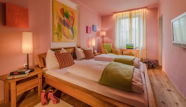 Comfortable double room in Laaben