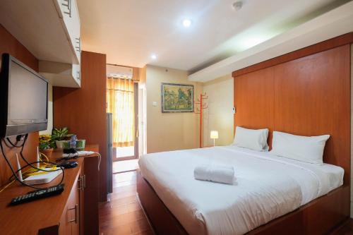 Comfy Studio Room Apartment at Kebagusan City By Travelio in Jakarta
