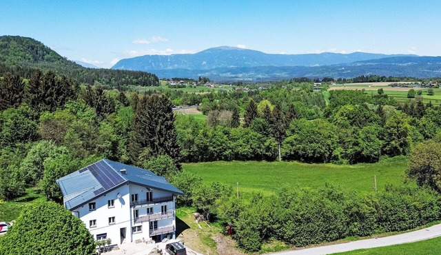 Cosy apartment for 2 people with WIFI, A/C, TV and patio in Rosegg
