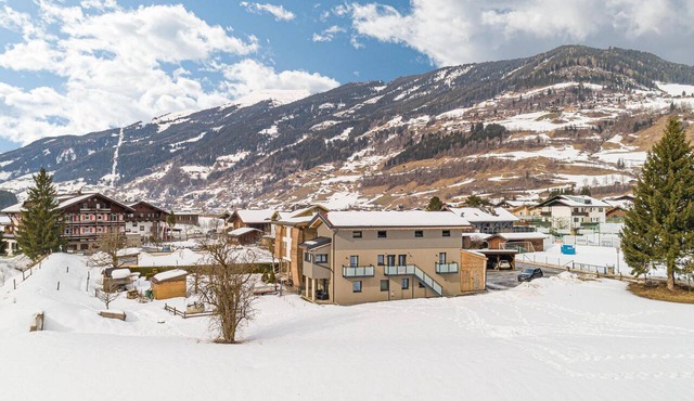 Cosy holiday apartment near the ski lift in Bramberg am Wildkogel