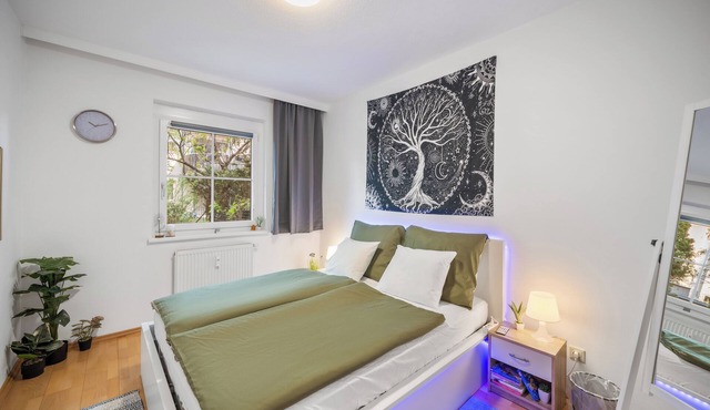 Cozy Apartment near Airport & City Center with Private Garden in Schwechat