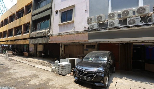 Cozy Double Escape W/Free WiFi and Parking in Jakarta