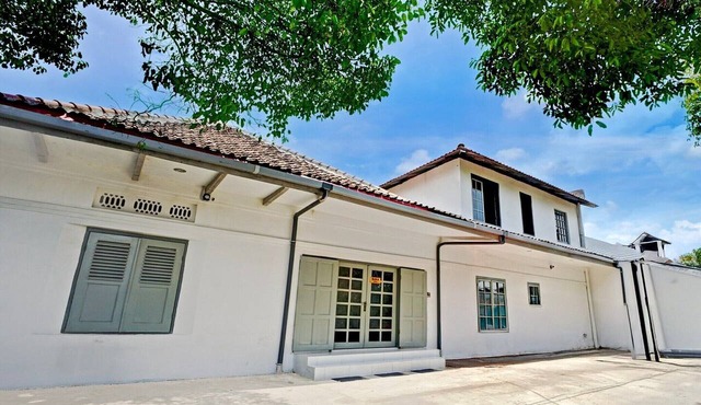 Cozy Double Escape W/Free WiFi and Parking in Kediri