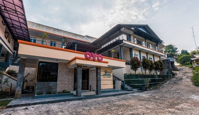 Cozy Double Escape W/Free WiFi and Parking in Bogor