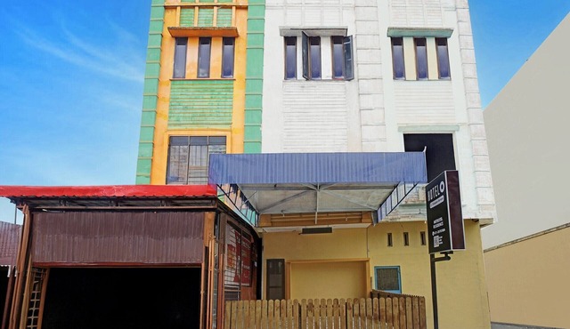 Cozy Double Escape W/Free WiFi and Parking in Medan