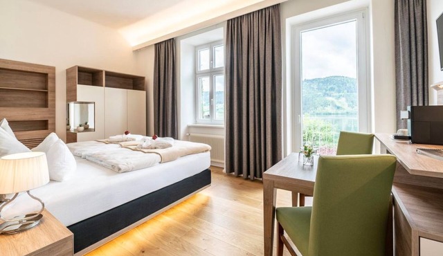 Doppelzimmer in der Villa mit Balkon - Villa Postillion am See in Millstatt