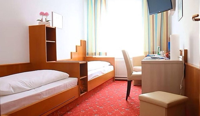 Double room, shower or bath, WC, 1 bedroom - Schwechaterhof in Steyr