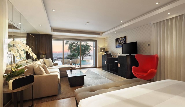 Double-Six Luxury Hotel