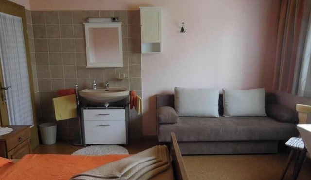 Dreibettzimmer mit Dusche, WC - Angelika Zischmayer in Mariahof