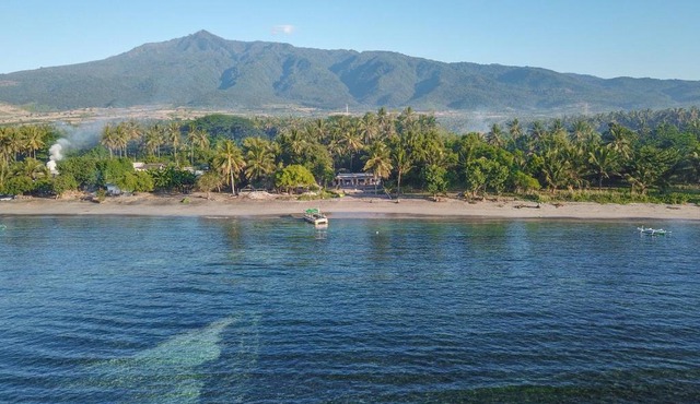 East Lombok Dive Hotel - Rooms on the beach with seaview