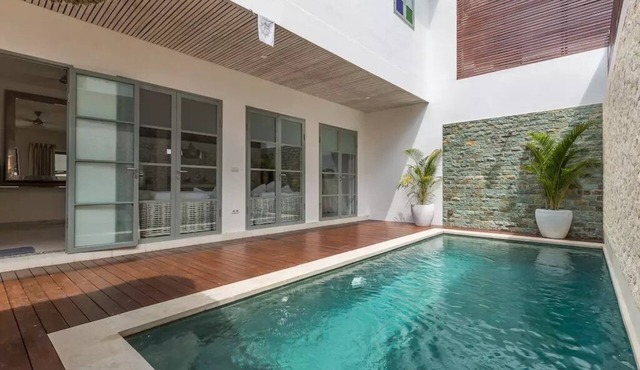 Elegant 3-bedroom Seminyak villa with king-size beds, swimming pool, 200 m from beaches.