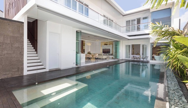Elegant, 4-Bedroom Villa in Legian