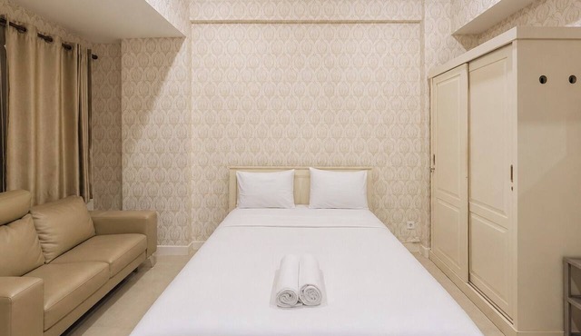 Elegant Classic Studio At Apartment Vida View Makassar in Makassar